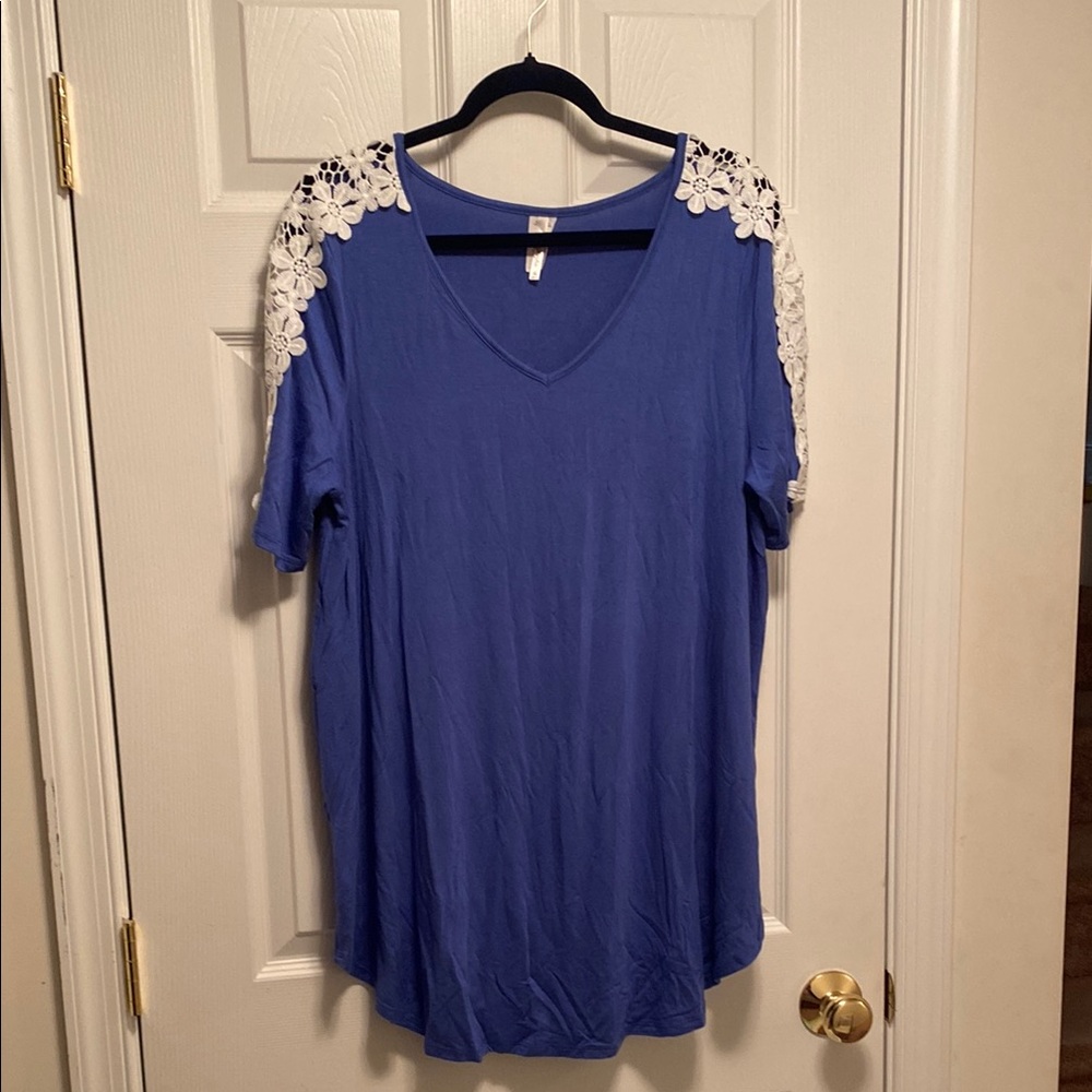 NWOT 42 Pops Blue Lace Shoulder Tunic…size XL